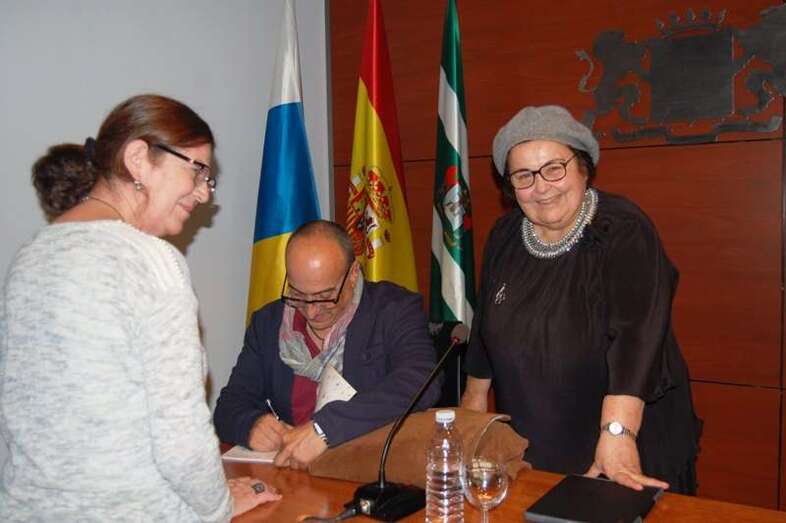 El libro está escrito por Pepa Aurora y Ernesto Rodríguez (Foto TA)