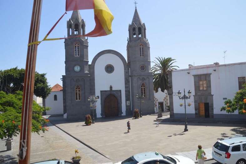 Basílica de Telde y plaza parroquial de San Juan (Foto TA)
