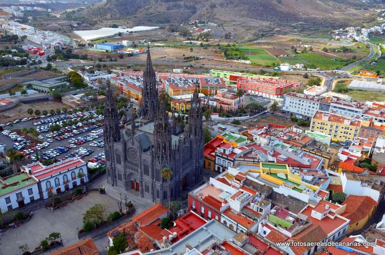 Vista del casco antiguo de Arucas (Foto fotosaereasdecanarias.com)