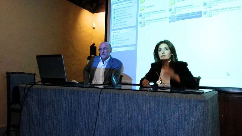 Jesús Emiliano Rodríguez Calleja (i) y la alcaldesa Carmen Hernández (d) (Foto TA)