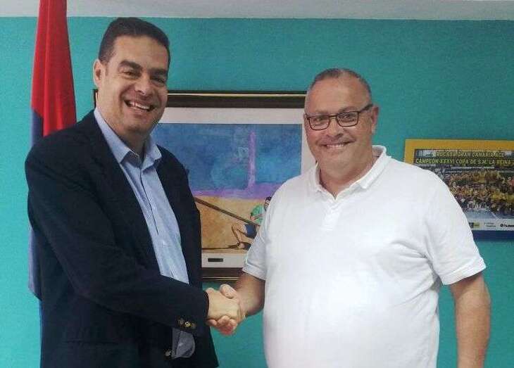 El concejal accidental de Cultura, Diego Ojeda, y el director de Entre Amigos, Jesús Santana (Foto TA)