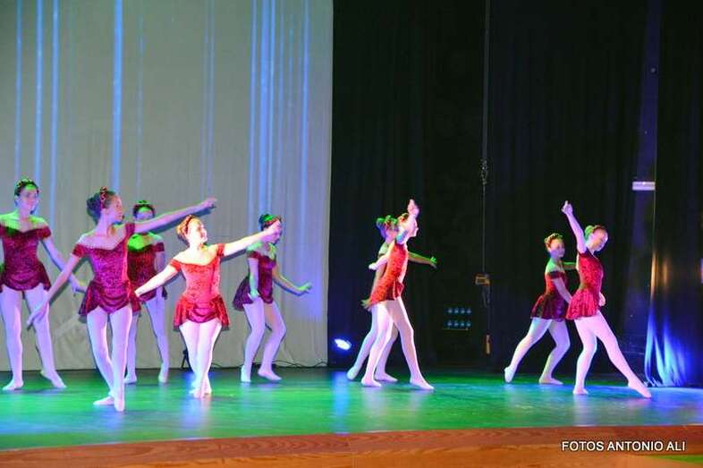 Exhibición de danza en el Teatro de Telde a cargo de alumnos de la EMMDTT (Foto TA)