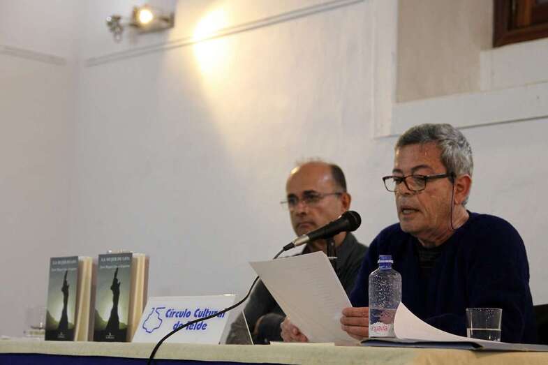 José Miguel Junco Ezquerra (d), el pasado jueves en el Círculo Cultural junto a Julio Pérez Tejera (i) (Foto TA)