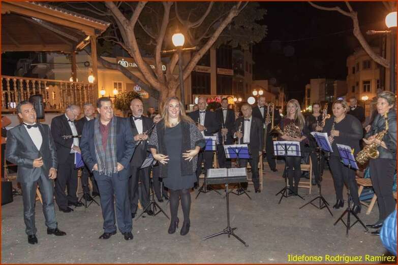 Momento del concierto de anoche en la plaza de Los Llanos (Foto Ildefonso Rodríguez)