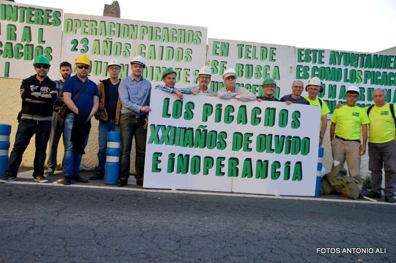 Imagen de la concentración de este viernes junto a Los Picachos (Foto Antonio Alí)