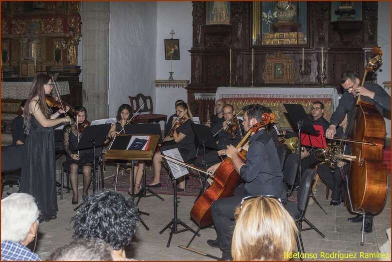 Momento del concierto de anoche en la iglesia de San Francisco (Foto Ildefonso Rodríguez)
