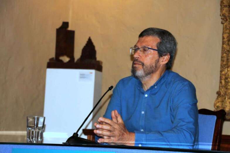 José Luis González Ruano durante la conferencia que ofreció el pasado jueves en Telde (Foto Jesús Ruiz Mesa)