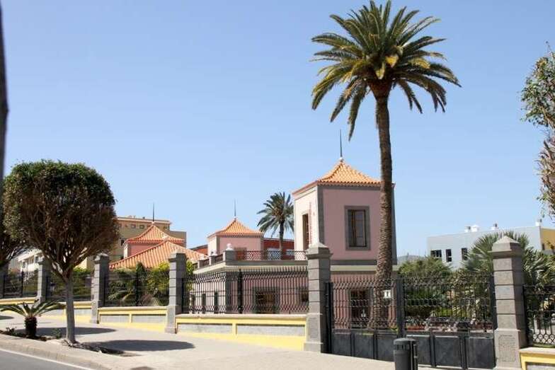 Biblioteca Pública de Arnao (Foto Jesús Ruiz Mesa)