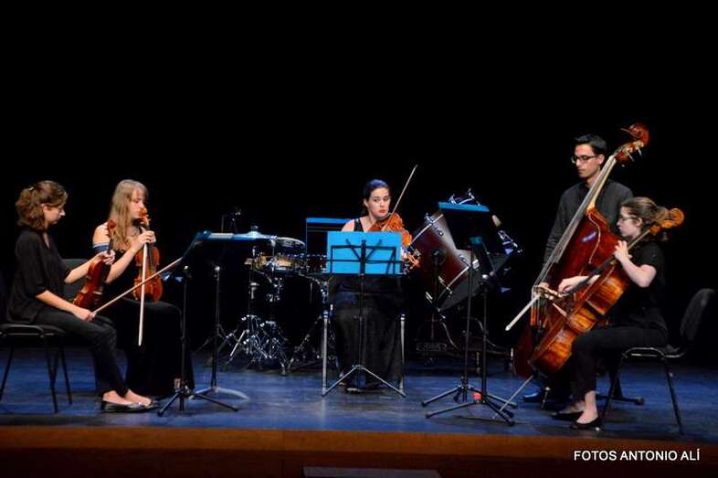 Momento del concierto de anoche en el Teatro de Telde (Foto Antonio Alí)