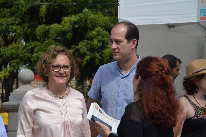 La concejala de Cultura, Marta Hernánez, y Jesús Suárez, gerente de la empresa pública Gestel (Foto TA)
