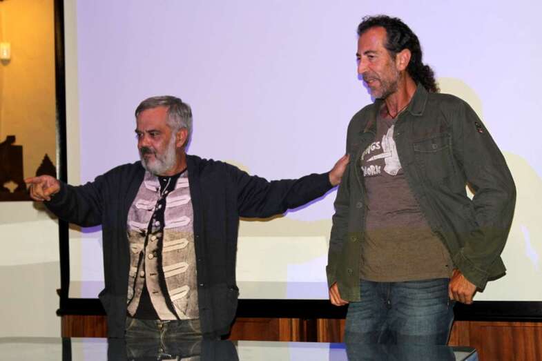 El cineasta teldense José Antonio González (i), el pasado lunes tras la proyección de El pan nuestro (Foto Jesús Ruiz)