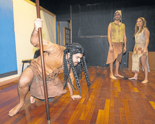 Los actores teldenses Abián de la Cruz y Alejandro Rod, junto a otra de las actrices de Ancestro (Foto Canarias7 / Borja Suárez)