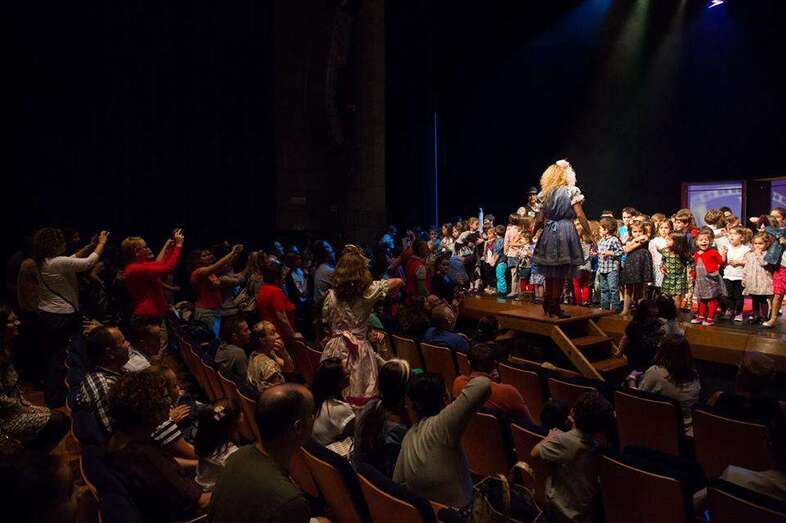 Uno de los espectáculos de Comediantes de la Cacharra Verde (Foto TA)