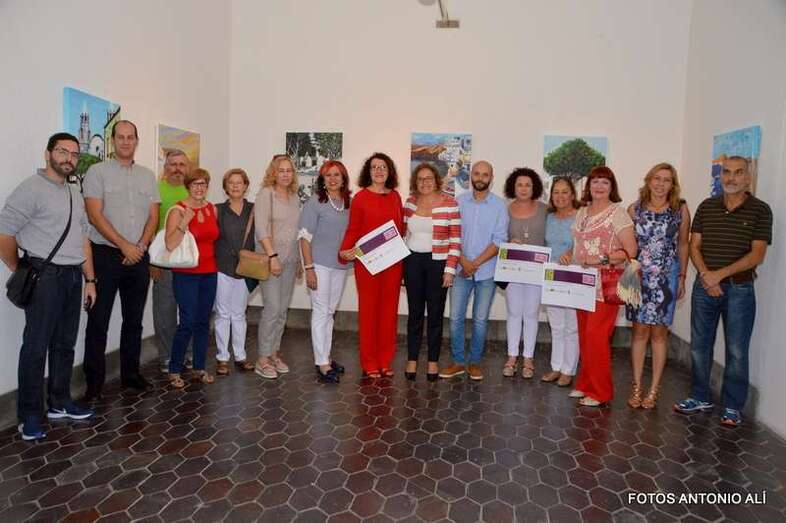 Las premiadas con las concejales y personal de Gestel (Foto TA)