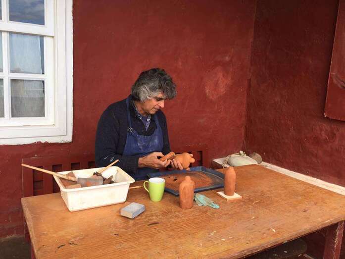 Octavio Oâ€™Shanahan en su taller de Taliarte (Foto TA)
