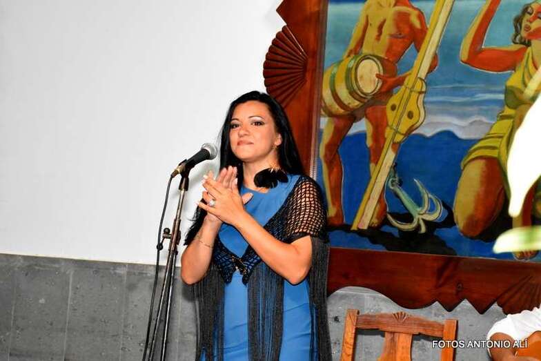 Saray Muñoz, durante su actuación este sábado en El Casino de Telde (Foto TA)