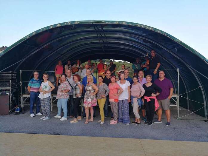 El grupo teldense en la localidad gala de Mont Gargan (Foto TA)