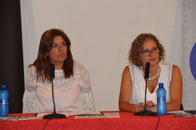 La alcaldesa Carmen Hernández y la concejala de Cultura y Educación, Marta Hernández (Foto TA)