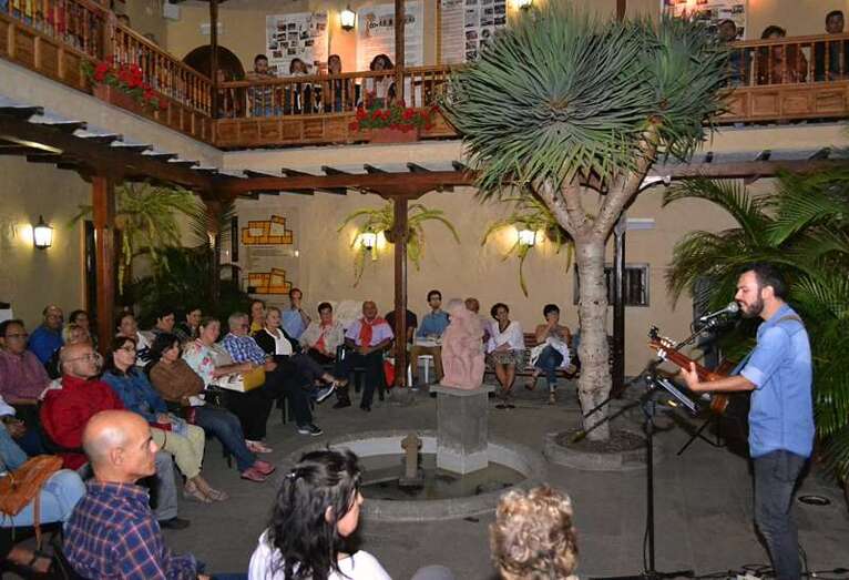 Ari Jiménez, durante su primera actuación en la Casa-Museo de Telde, en 2016 (Foto TA)