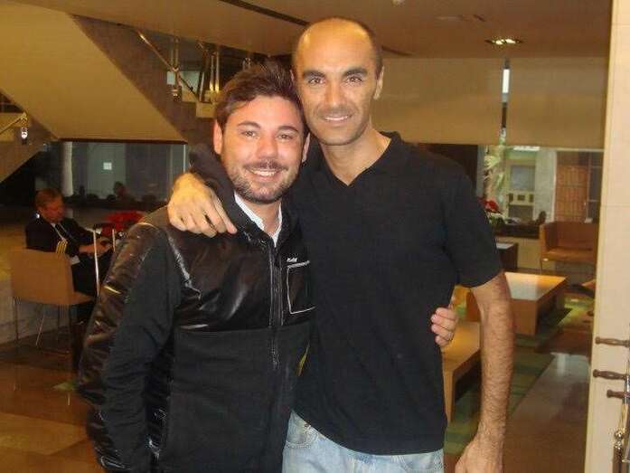 Miguel Poveda (i), junto al promotor teldense Juanfra Suárez (Foto TA)