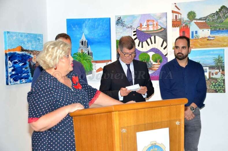 Momento del acto inaugural, anoche en La Fraternidad (Foto TA)