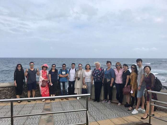 Imagen del grupo en su recorrido por la costa de Telde (Foto TA)