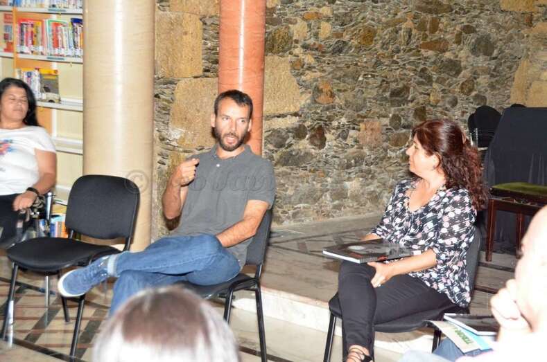 Momento del encuentro de ayer por la tarde en la Biblioteca Pública de Telde (Foto Francisco Javier Santana)