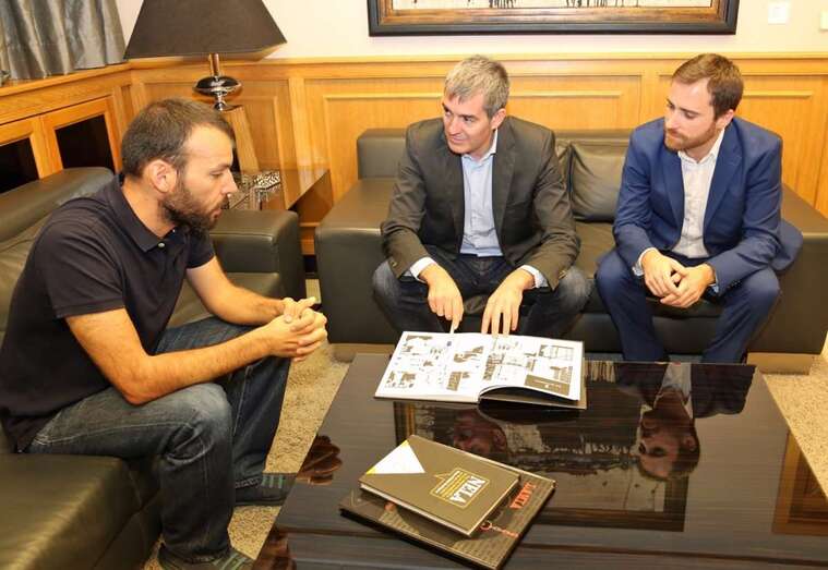 Pulido, Clavijo y Castellano, este lunes en la sede de Presidencia en Gran Canaria (Foto TA)