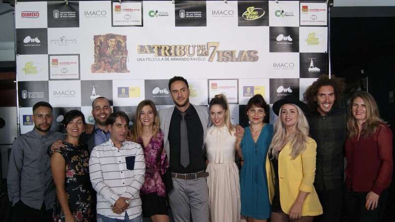 El director y los intérpretes de la película posan para la prensa (Foto TA)