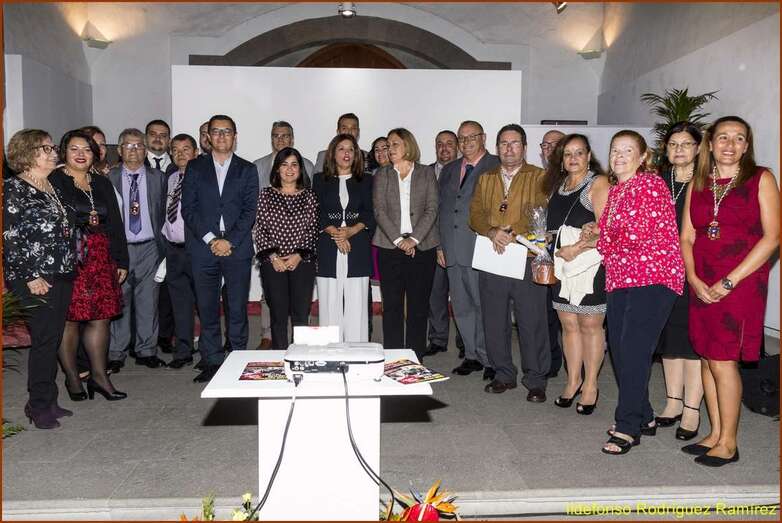 El público llenó la ermita de San Pedro Mártir (Foto TA)