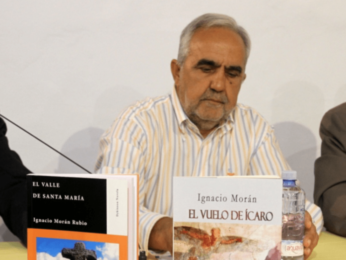 Ignacio Morán durante la presentación de su última novela en Telde (Foto TA)
