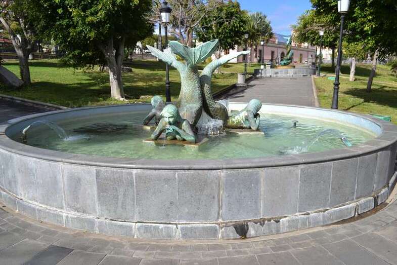 Imagen de una de las fuentes escultóricas presentes en el parque Arnao (Foto TA)