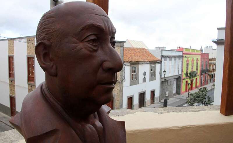 Busto de Pablo Neruda, obra de Wenceslao Jiménez (Foto Jesús Ruiz Mesa)