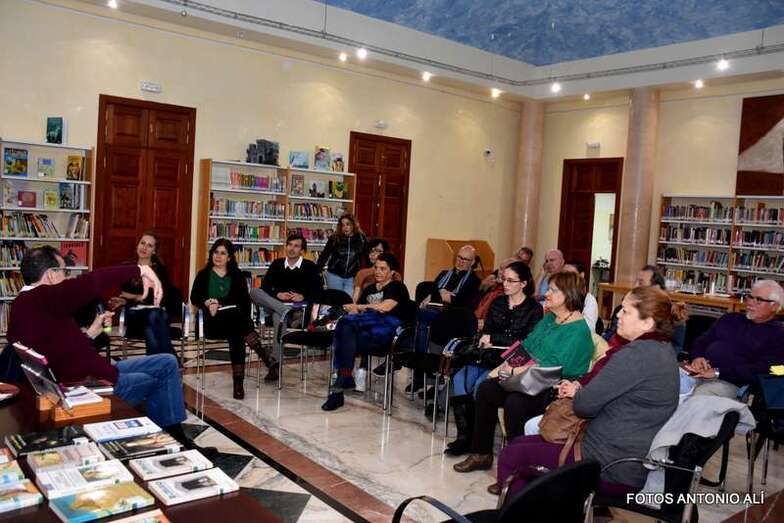 Imagen del encuentro con Emilio González en Arnao (Foto Antonio Alí)