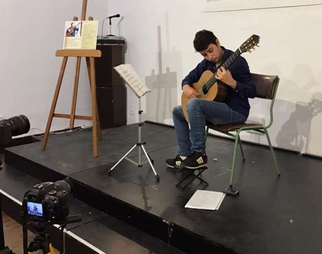 El joven guitarrista Adrián Nuez, el pasado año en un concierto en el Círculo Cultural de Telde (Foto TA)