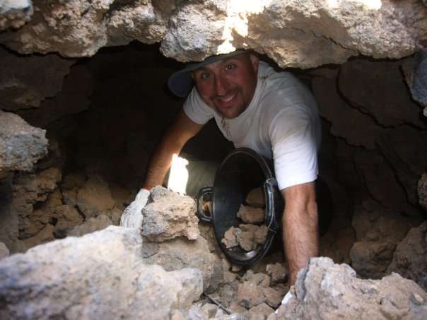 Imagen de archivo del arqueológico Abel Galindo en una excavación (Foto TA)