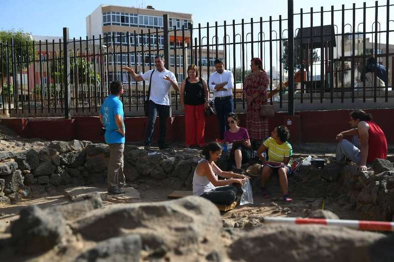 El director general de Patrimonio Cultural, Miguel Ángel Clavijo, visitó la excavación este viernes por la mañana (Foto TA)