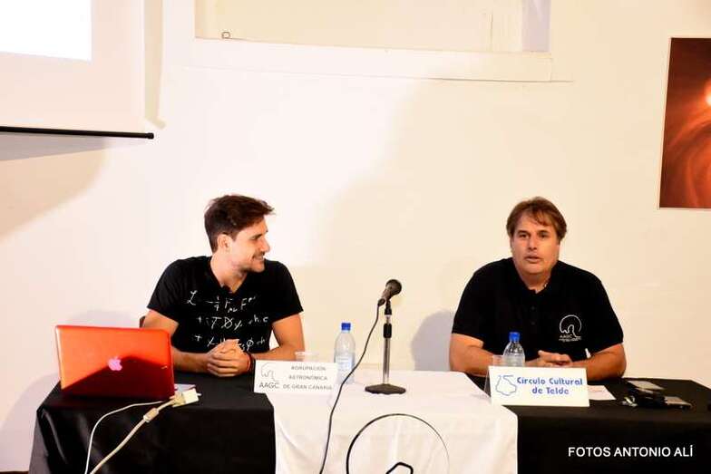 La charla tuvo lugar este martes, organizada por la AAGC (Foto Antonio Alí)