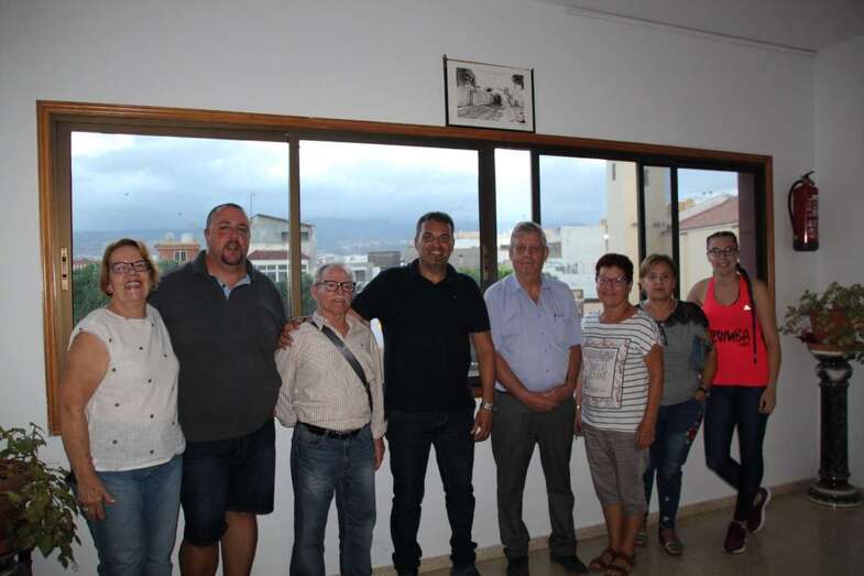 Miembros de la directiva de Las Mansas, junto a personal de Cultura (Foto TA)