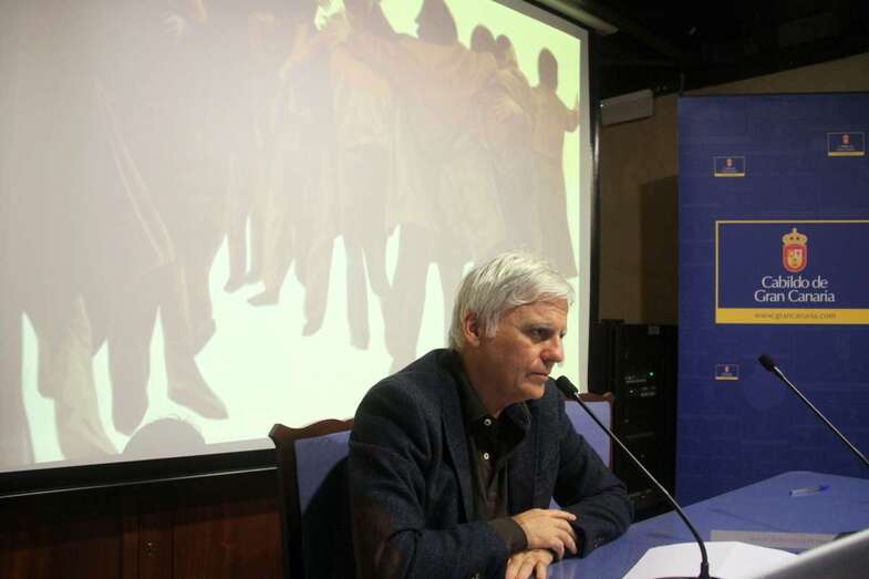 Momento de la charla de anoche (Foto TA)