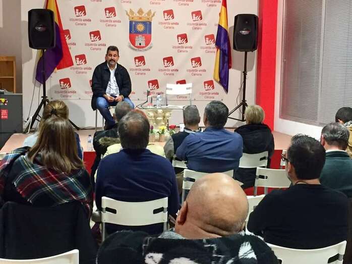 Momento de la presentación del libro (Foto TA)