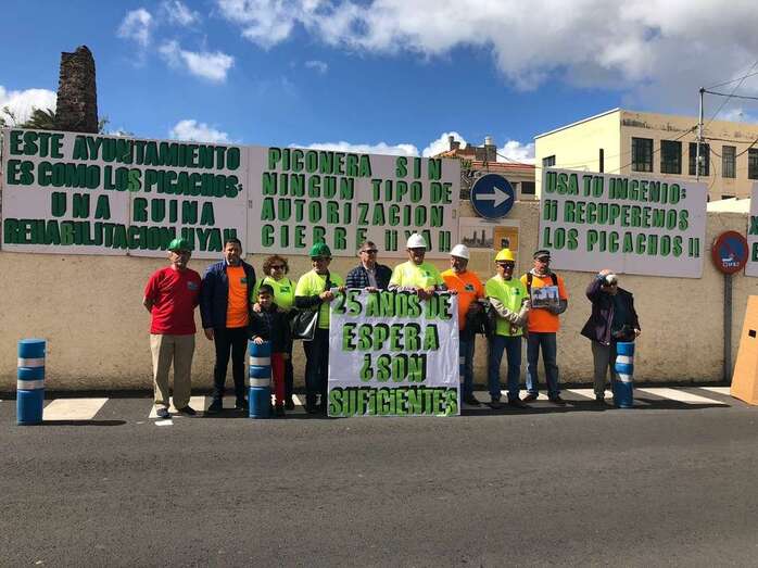 Turcón fijó hasta 10 cartelones en el muro poniente del recinto que alberga el ingenio azucarero (Foto TA)