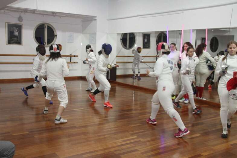 Imagen de la exhibición de esgrima en el Teatro de Telde (Foto Jesús Ruiz)