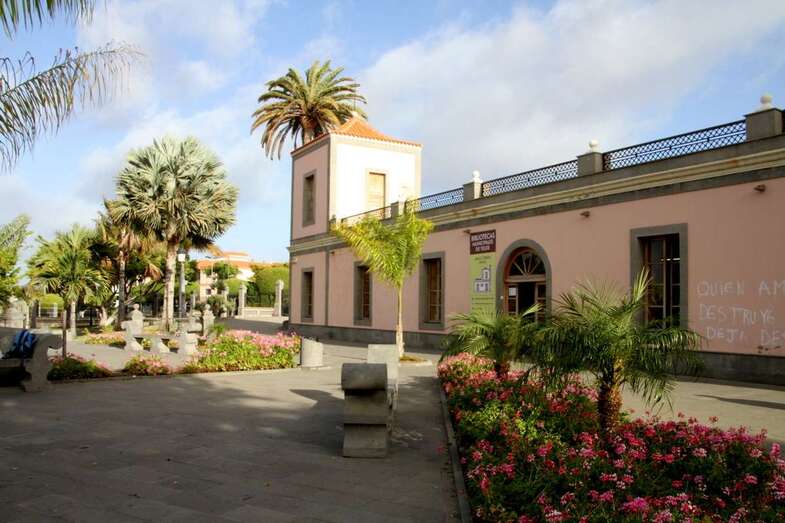 La Feria se celebra del 11 al 14 de abril en la biblioteca de Arnao (Foto TA)