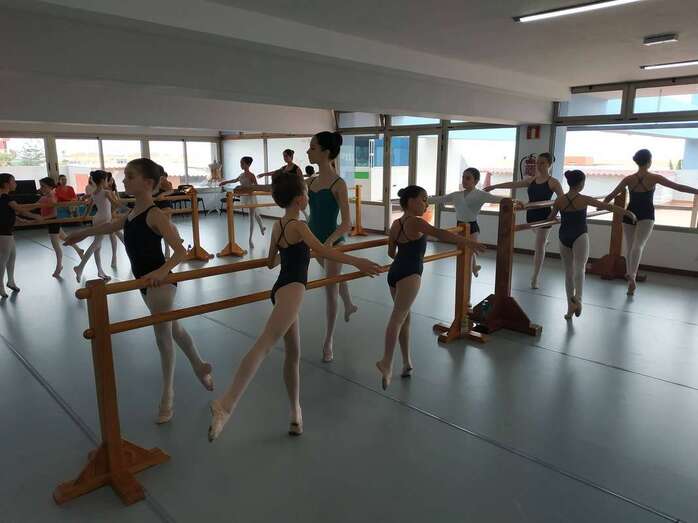 Sesión de danza impartida por Eva Pérez, del Ballet de Cámara de Madrid (Foto TA)