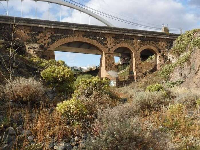Viejo acueducto de Las Longueras (Foto TA)
