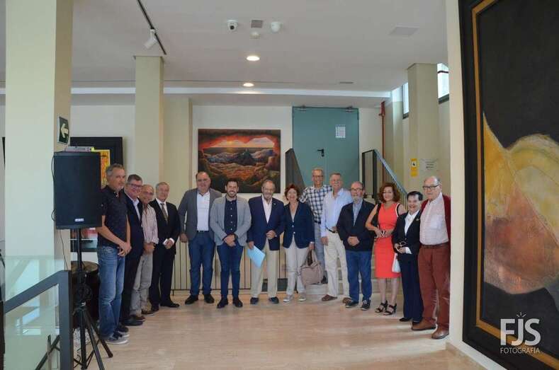 La donación del cuadro se oficializó este viernes en el Teatro Municipal (Foto FJS)