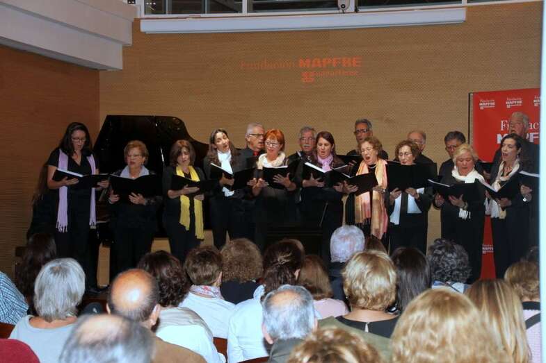 Imagen de la actuación del coro Amati (Foto Jesús Ruiz)