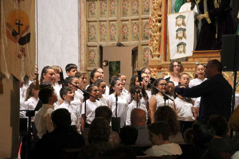 El coro Soront, durante su actuación el pasado viernes (Foto TA)