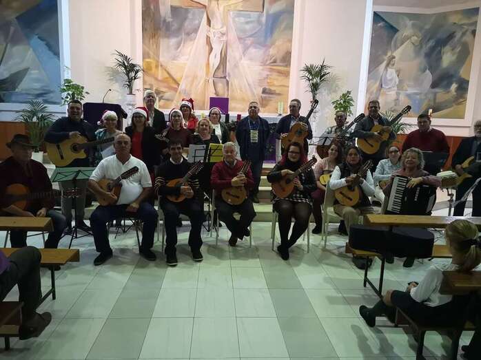 Momento de la actuación de anoche en la iglesia parroquial de Clavellinas (Foto TA)